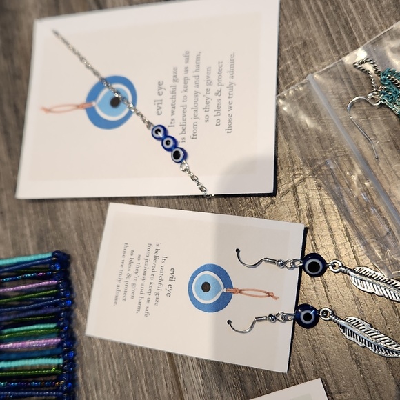 12 pc. JEWELRY LOT Earrings, neclaces,& bracelets blue gold & silver tones - Picture 4 of 12